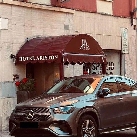 Hotel Ariston ピオンビーノ エクステリア 写真