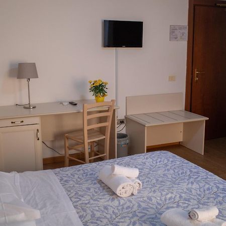 Hotel Ariston ピオンビーノ エクステリア 写真