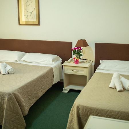 Hotel Ariston ピオンビーノ エクステリア 写真