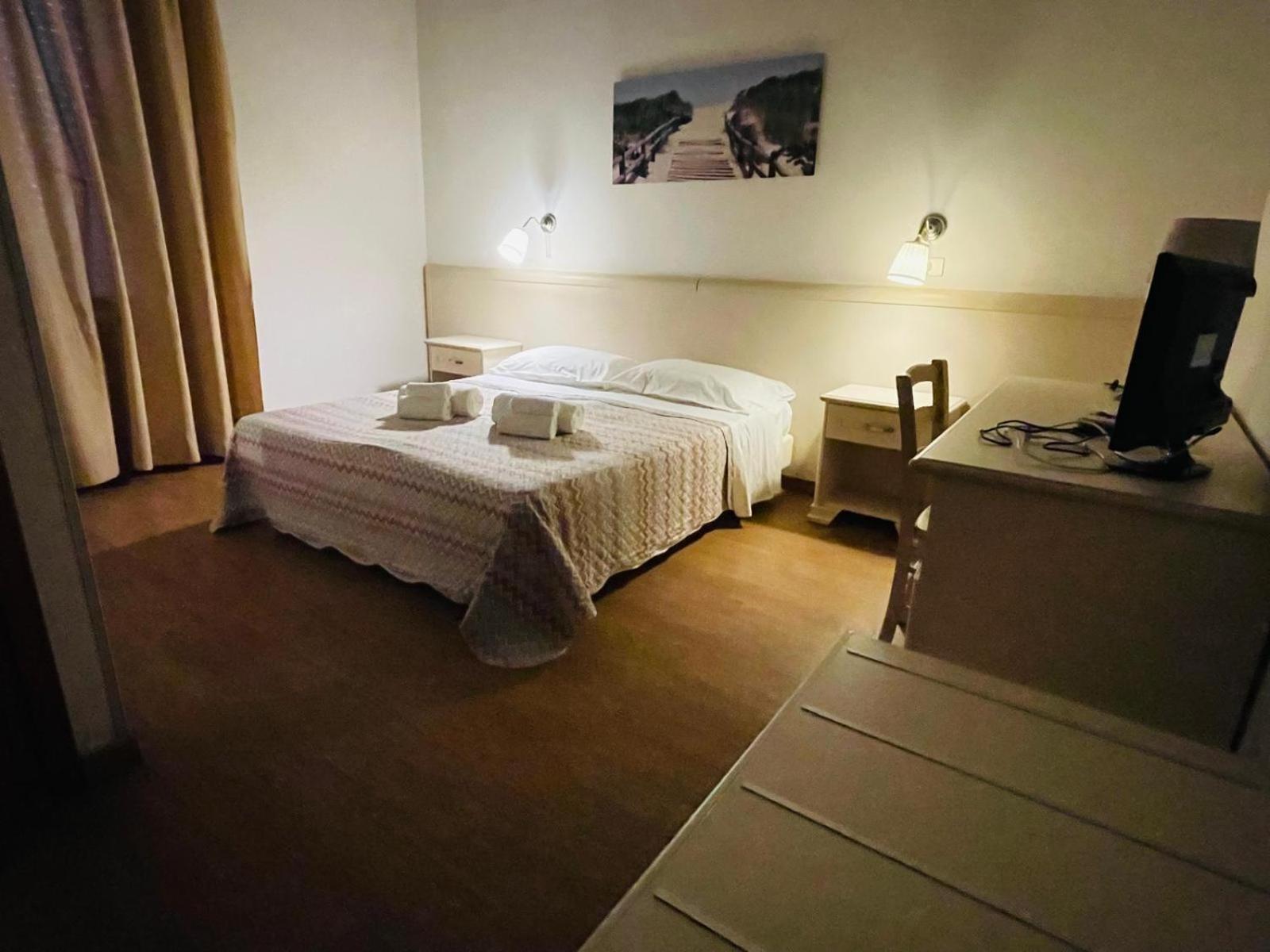 Hotel Ariston ピオンビーノ エクステリア 写真