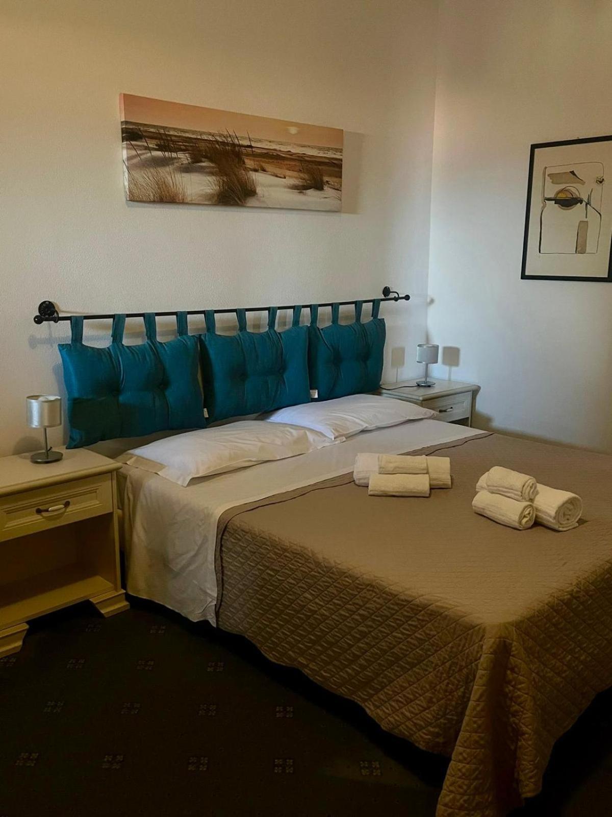 Hotel Ariston ピオンビーノ エクステリア 写真