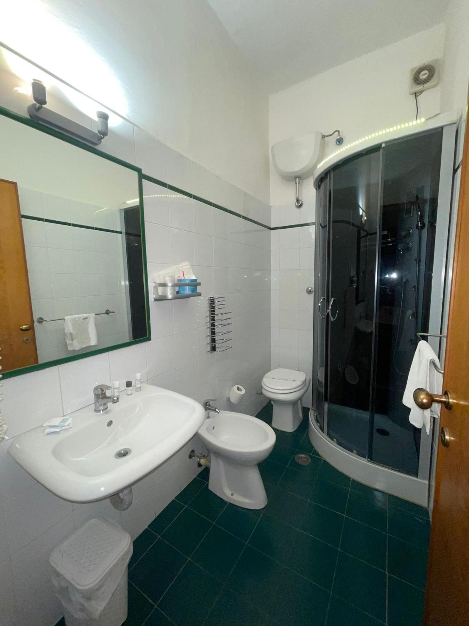 Hotel Ariston ピオンビーノ エクステリア 写真