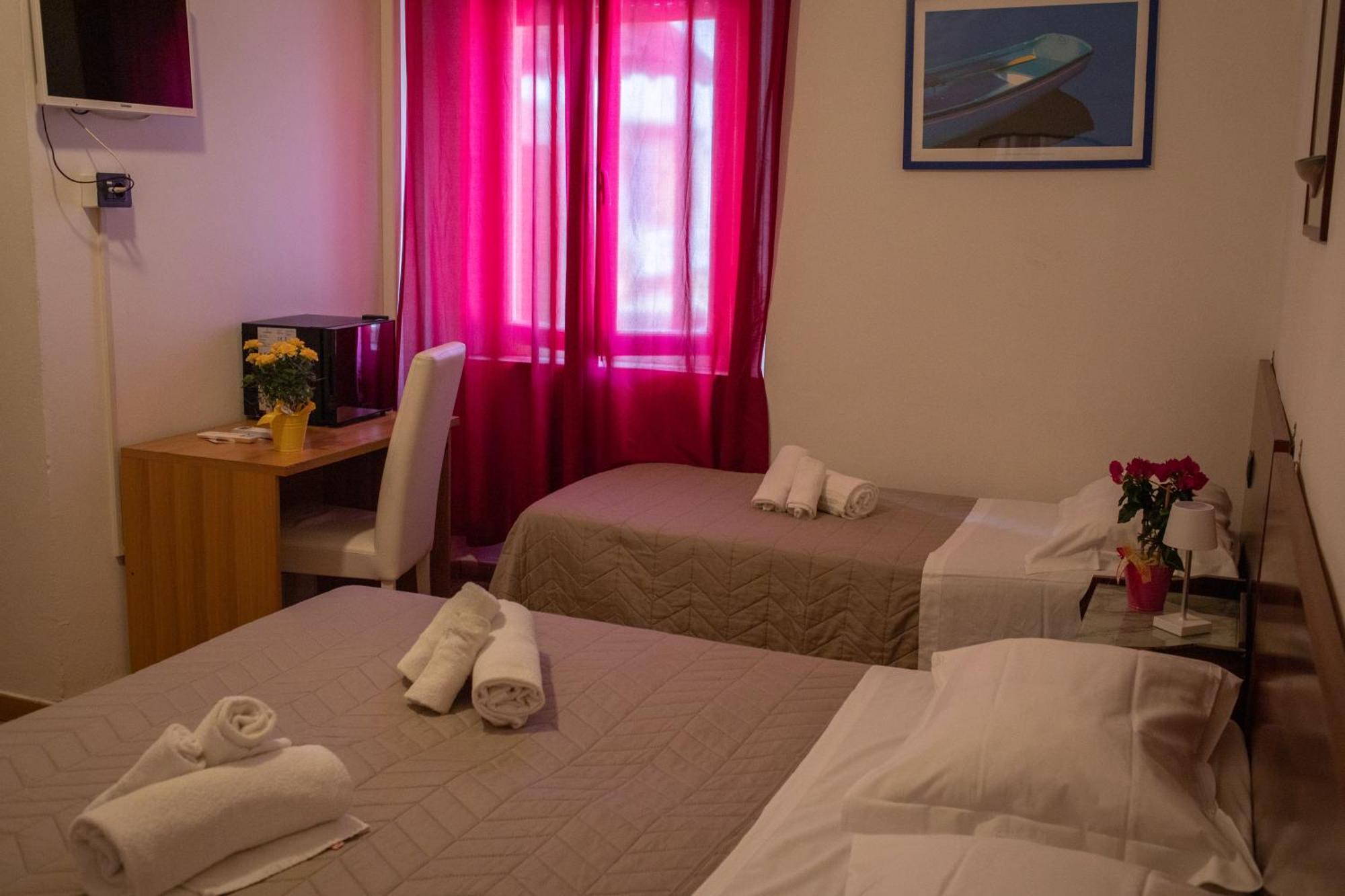 Hotel Ariston ピオンビーノ エクステリア 写真