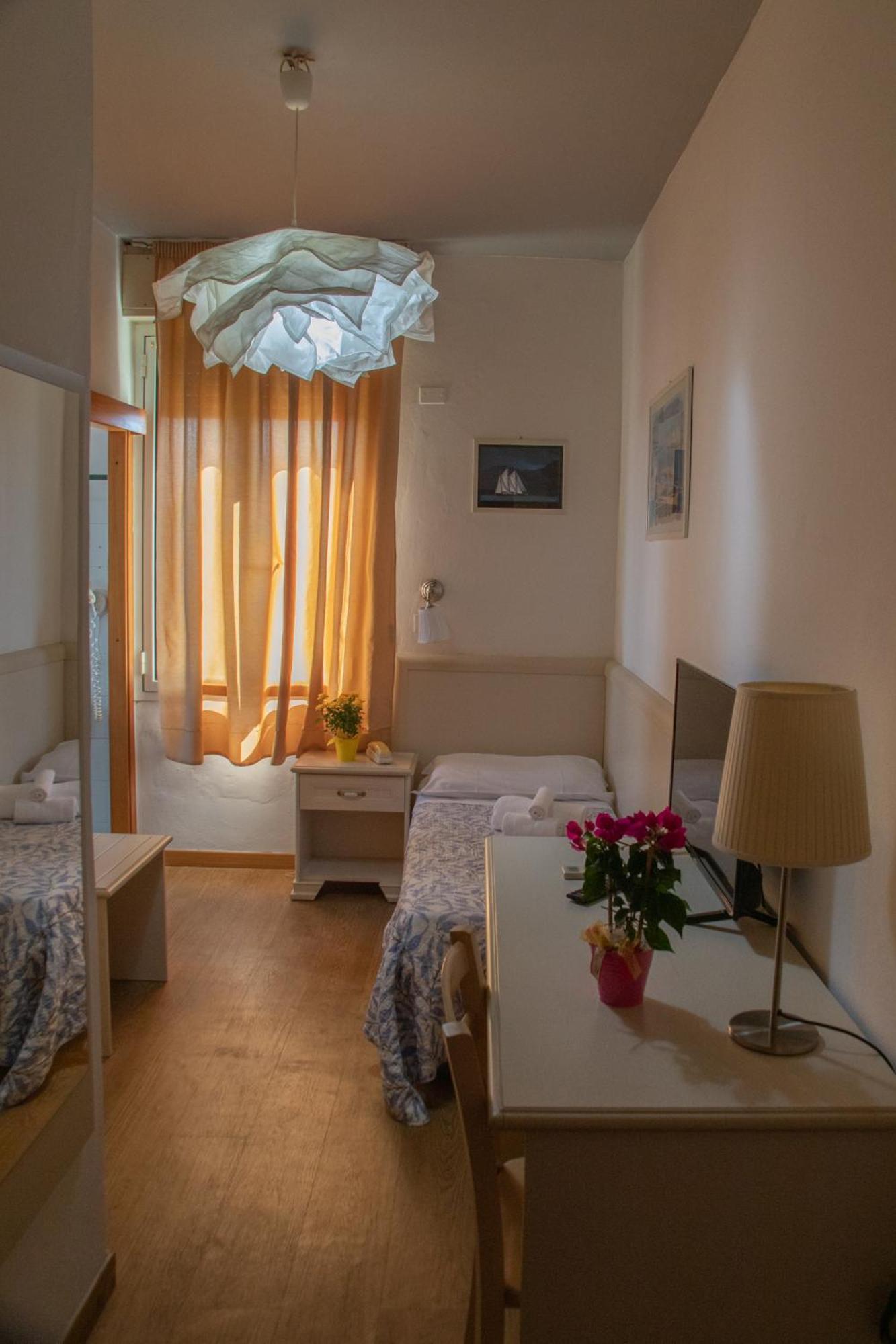 Hotel Ariston ピオンビーノ エクステリア 写真
