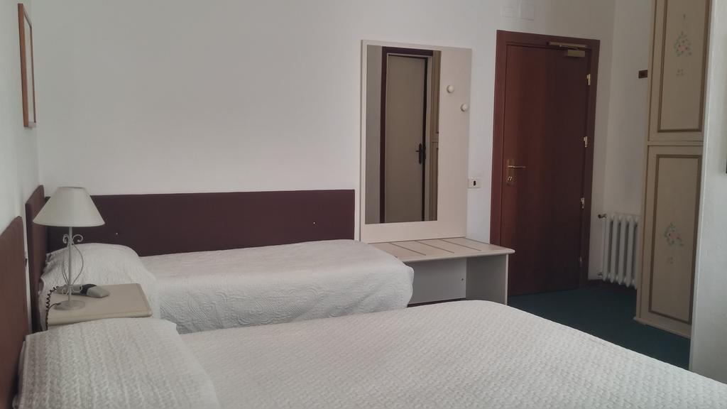 Hotel Ariston ピオンビーノ エクステリア 写真