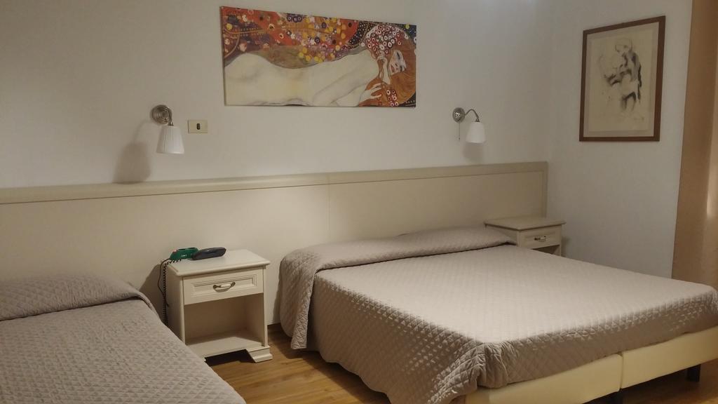 Hotel Ariston ピオンビーノ エクステリア 写真